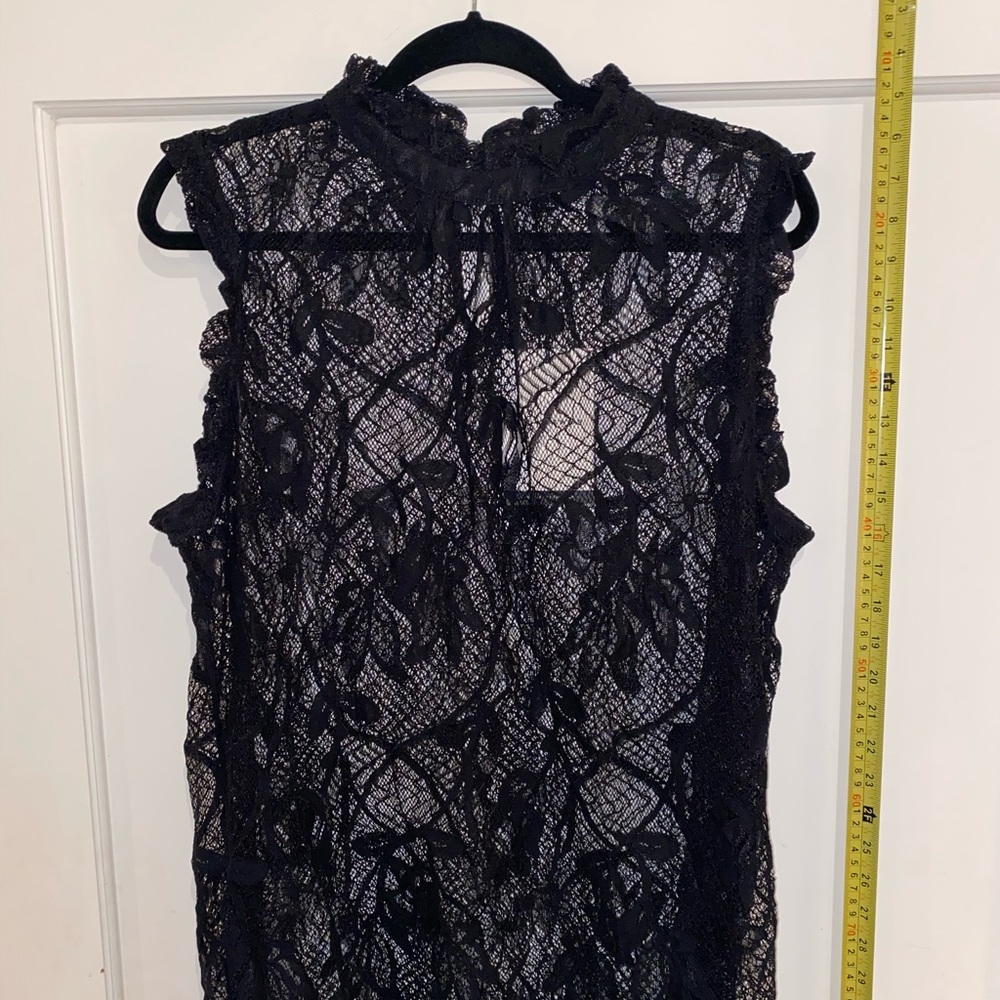 Sleeveless lace blouse.